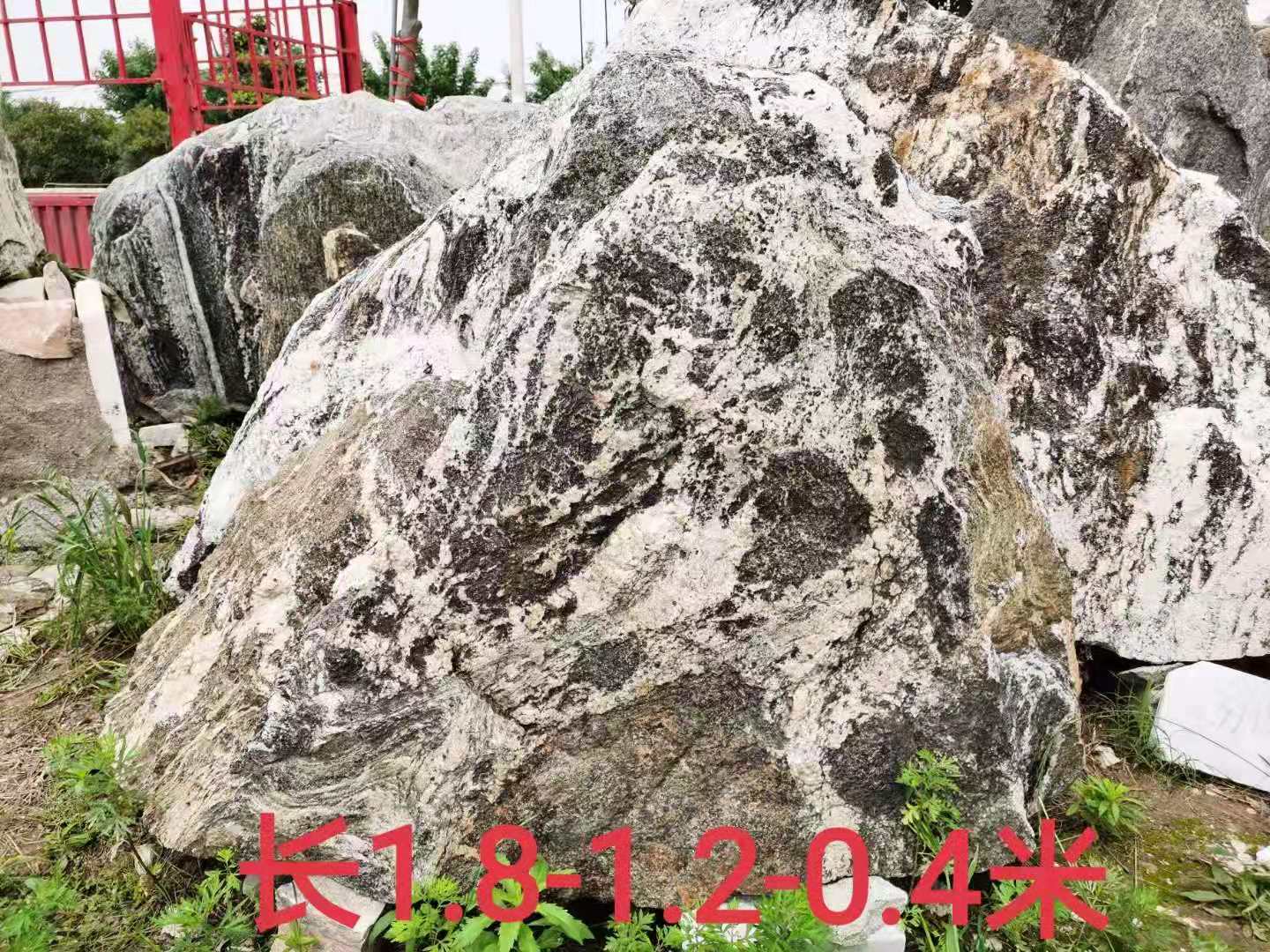 福祿源石業小型泰山石草坪石
